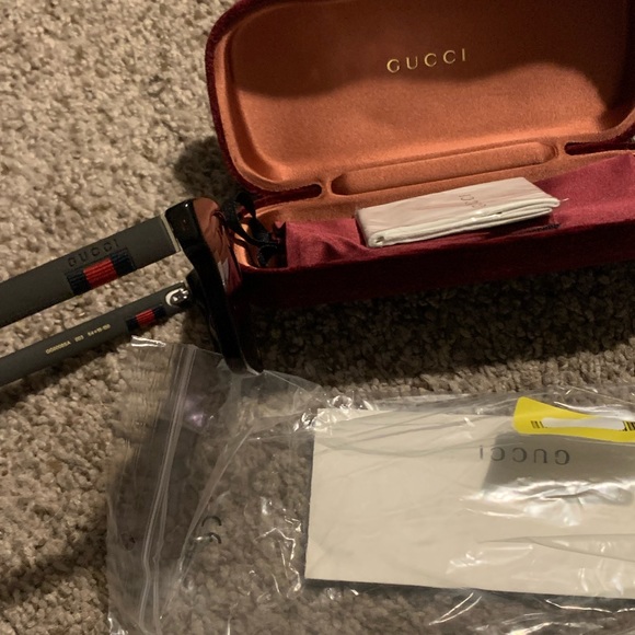 GUCCI 54MM sunglasses 🕶 - Picture 6 of 6